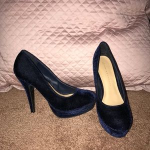 Blue velvet pumps!!